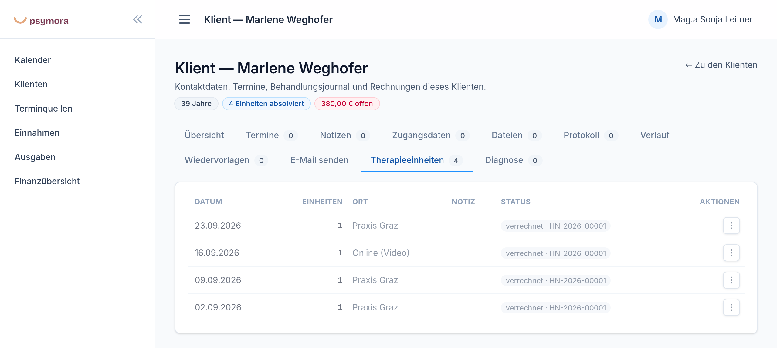 Klientenakt mit vier Therapieeinheiten, alle mit dem Vermerk „verrechnet